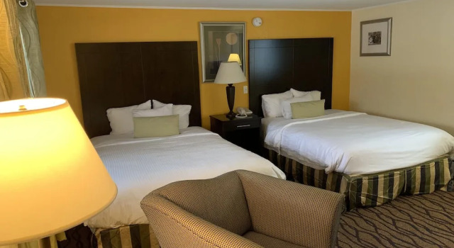 Четырёхместный номер Classic Four Winds Country Motel