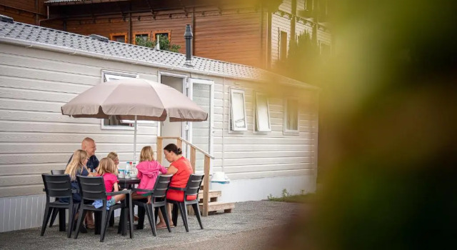 Vakantiepark Wilhelm Tell Superieur Chalet, Rezerwuj Chalet Hotele w Bruksela z parkingiem, Parking