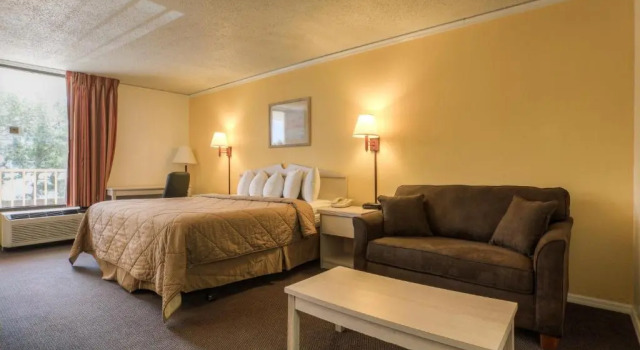 Номер Standard Quality Inn & Suites St Augustine Beach Area