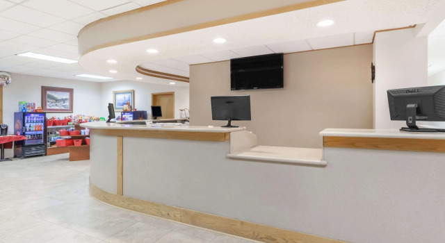 Quality Inn & Suites, Buchen Sie Hotel Grayling Michigan