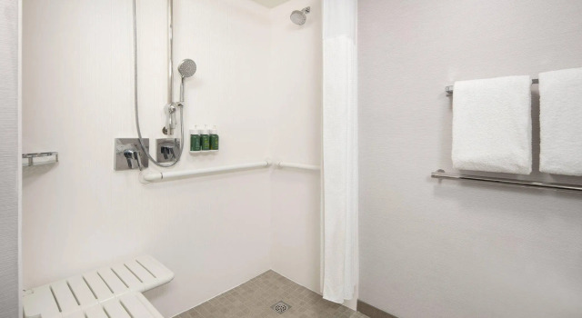 Четырёхместный номер Standard Courtyard by Marriott Palm Springs