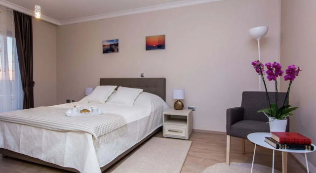 Villa With Private Heated Pool