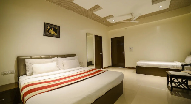 Трёхместный семейный номер Standard Hotel Karan Vilas