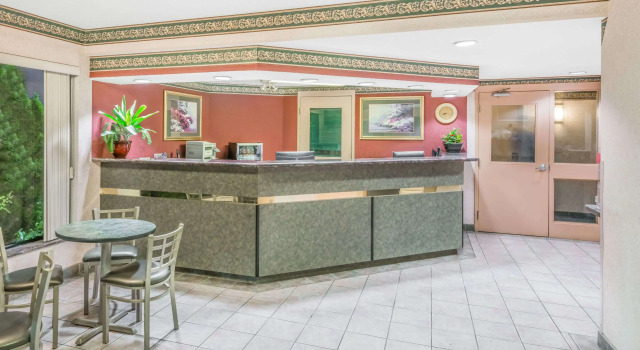 Super 8 Windsor, Boek Mini-hotel Windsor 