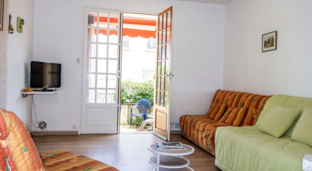 Apartment Le Lido Saint Cyr sur mer Les Lecques 39087, Boek Appartement Hotels in Les Lecques met parkeren, Parkeren