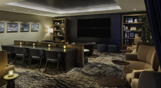 Четырёхместный клубный номер Standard Hilton Cleveland Downtown
