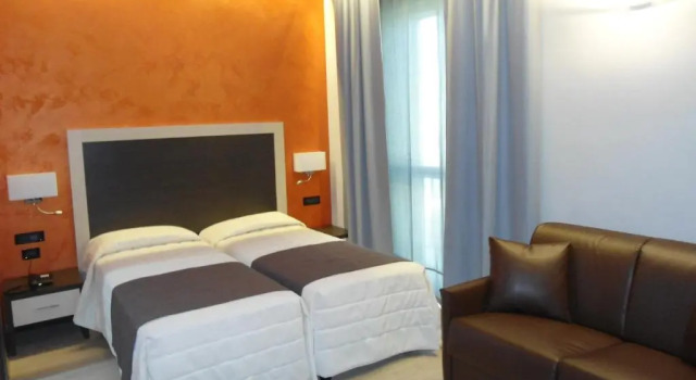Полулюкс Hotel Continental