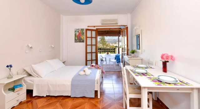 Студия с балконом Kostas Apartments