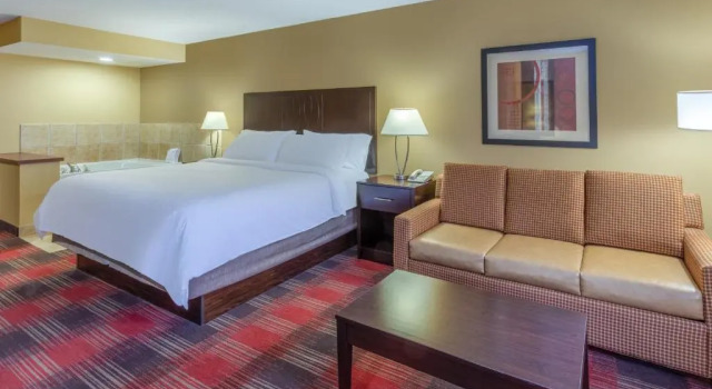 Люкс Holiday Inn Express Hotel & Suites Bowling Green by IHG