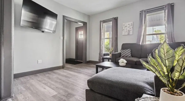 6Br Vacation Spot-Minutes To Niagara Falls Usa, Забронировать Дом для отпуска Коттеджи Ниагара Фолс, рядом с Круиз Maid of the Mist, Коттедж
