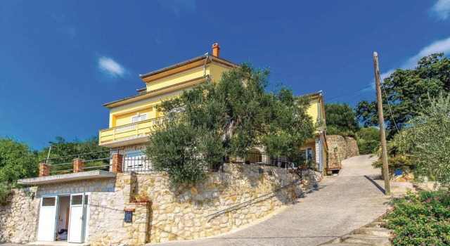 Beautiful Home in Supetarska Draga With Wifi and 3 Bedrooms, Prenota Hotel Hotel a Isole Quarnerine con parcheggio, Parcheggio