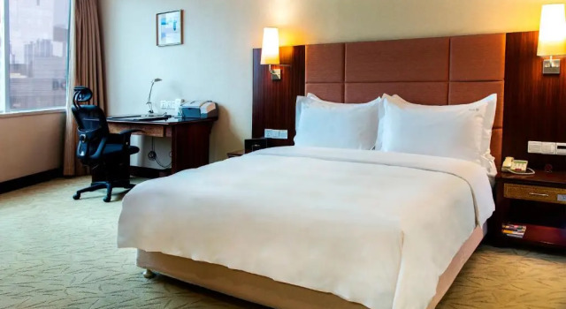 Двухместный люкс с доступом в лаунж c 1 комнатой Holiday Inn Shenzhen Donghua by IHG