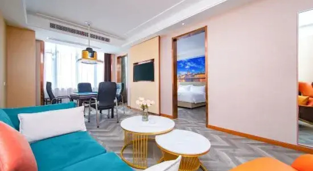 Люкс Deluxe Vienna Hotel (Wuhan Sports Center Fenghuang Road Subway Station)