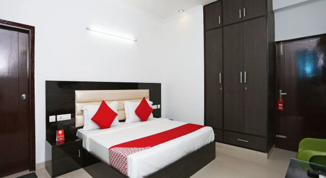 OYO 16449 Signature Stay's