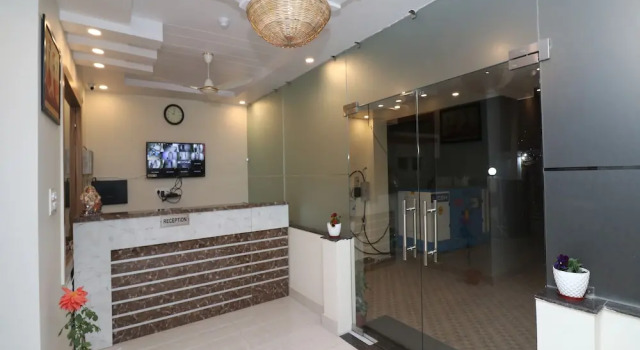 Oyo 23609 Hotel a S Residency, Varaa Hotelli Mājra Uttarakhand