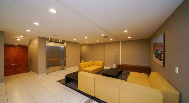 Spacious 2 Br condo by CN Tower