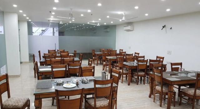 BlueNeck Sec 47 near Medanta -The Medicity' Gurugram, Забронировать Отель Отели штата Харьяны 3 звезды, 3*
