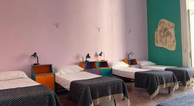 Bett im Wohnheim 6 Small Rooms
