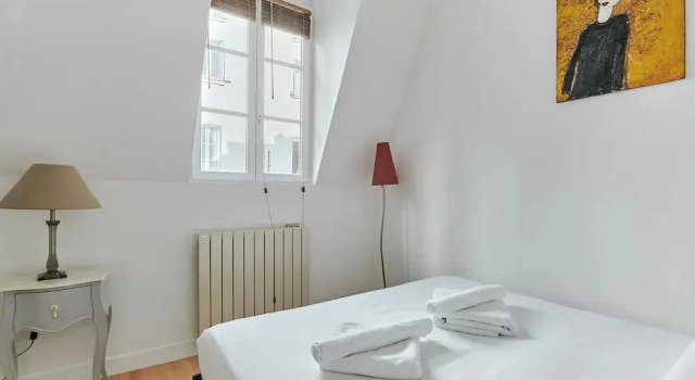 Charming 1 Bedroom Flat Heart of Marais, Забронировать Апарт-отель Париж Иль-де-Франс, рядом с Улица Фран-Буржуа
