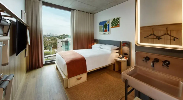 Двухместный номер Standard с видом на город Moxy Sydney Airport