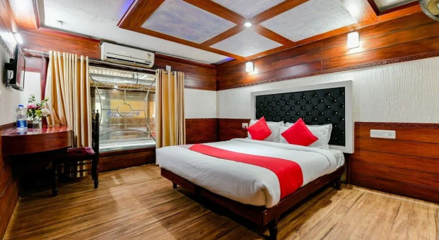 OYO 23482 Sht Symphony Premium Sharing Houseboat