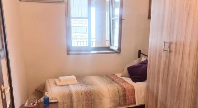 Lamprou V. House, Book Hotel Mouresi 