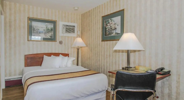 Студия Chinook Value Inn