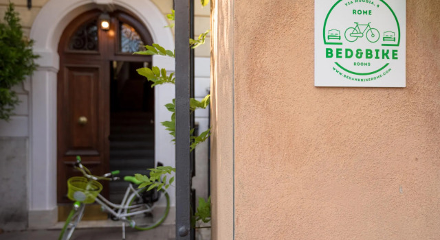 Bed&BikeRome Rooms