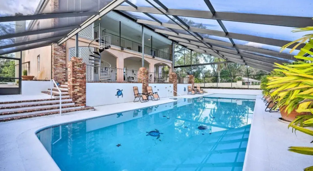 Вилла с 4 комнатами с балконом Lanai & Pool: Elegant Villa in Winter Haven