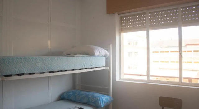 Кровать в общем номере Albergue Santa Olaia