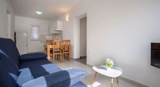 Suzy (SNJ139), Prenota Hotel Segna 