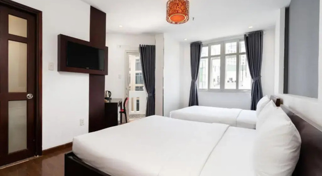 Семейный номер Standard с балконом и с видом на город A&A Toronto Hotel
