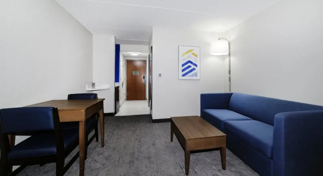 Четырёхместный люкс Holiday Inn Express & Suites Walterboro by IHG