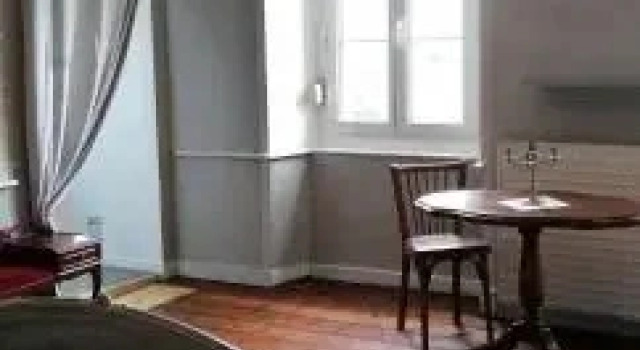 Gîte De La Roche Derrien, Забронировать Апартаменты/квартира Отели Côtes-d'Armor с парковкой, Парковка