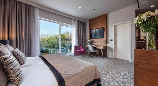 Трёхместный номер Luxury Royal Ariston Hotel