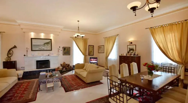 Durrell Corfu Strawberry-pink Villa