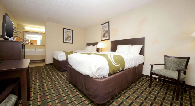 Четырёхместный номер Standard с видом на бассейн Quality Inn Orange Park Jacksonville