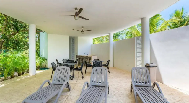 Коттедж Entire House- 3BR with Private Roof Top Deck