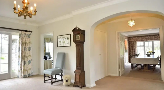 7 Bed Lodge With Mountain Views, Glanusk Estate, Забронировать Отель Отели Сноудония с парковкой, Парковка