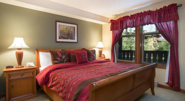 2203 - One Bedroom + Den Standard Eagle Springs East 1 Condo by RedAwning, Varaa Huoneisto Solitude 