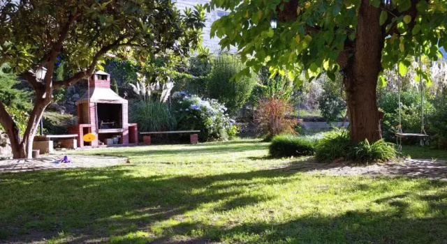 Full Rental or by Areas Barbecue, Gardens, Large Terraces, Three Lounges, Boek Vakantiehuis Beniatjar Barcelona