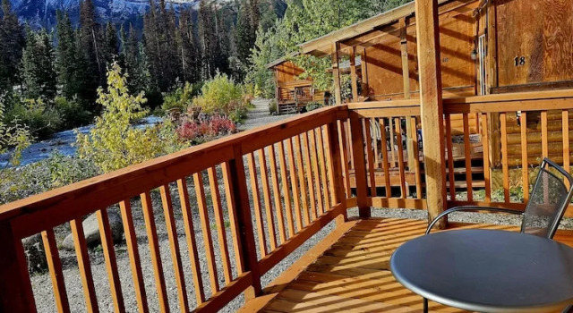 Двухместный номер Comfort с видом на реку McKinley Creekside Cabins