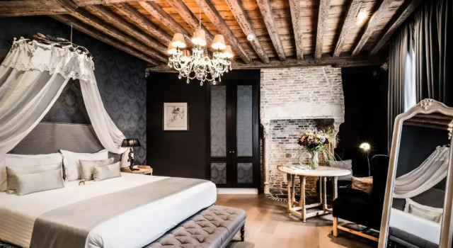 Полулюкс Deluxe Boutique Hotel De Castillion