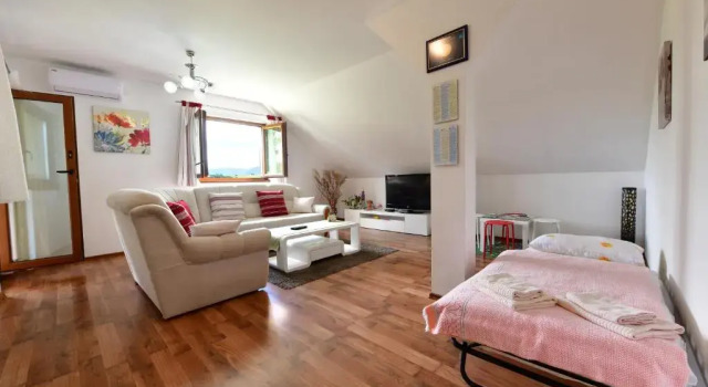 Apartman Jelena, Book Lejlighed Hoteller i Karlovac county med parkering, Parkering