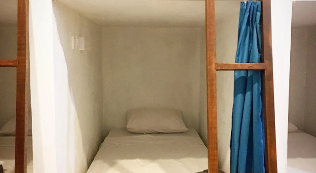 Кровать в общем номере Balangan Inn Surf Homestay
