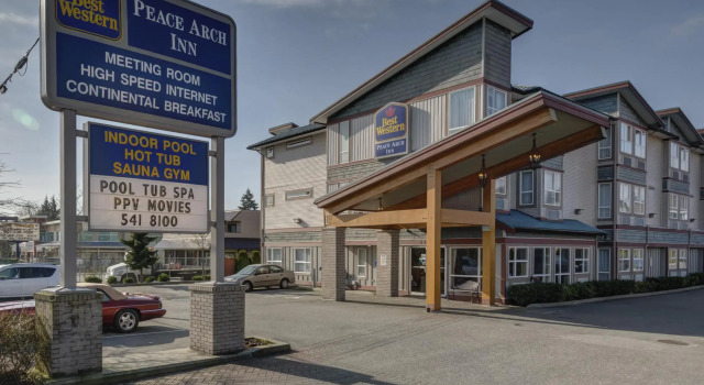 Кровать в общем номере Best Western Peace Arch Inn