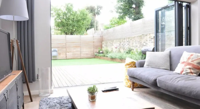 Spacious 2 Bedroom Flat With Garden