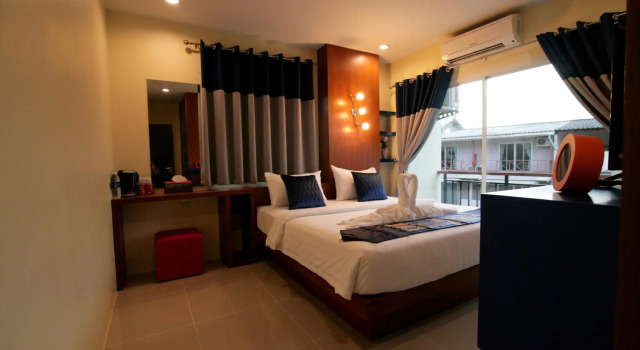 Двухместный номер Superior с балконом Calypso Patong Hotel