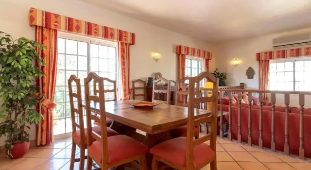 Casa Ouricos Large Pool BBQ Walk to beach, Забронировать Отель Отели Карвоэйру с парковкой, Парковка