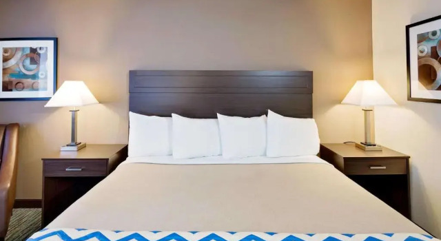 Четырёхместный номер Standard Travelodge by Wyndham Aberdeen